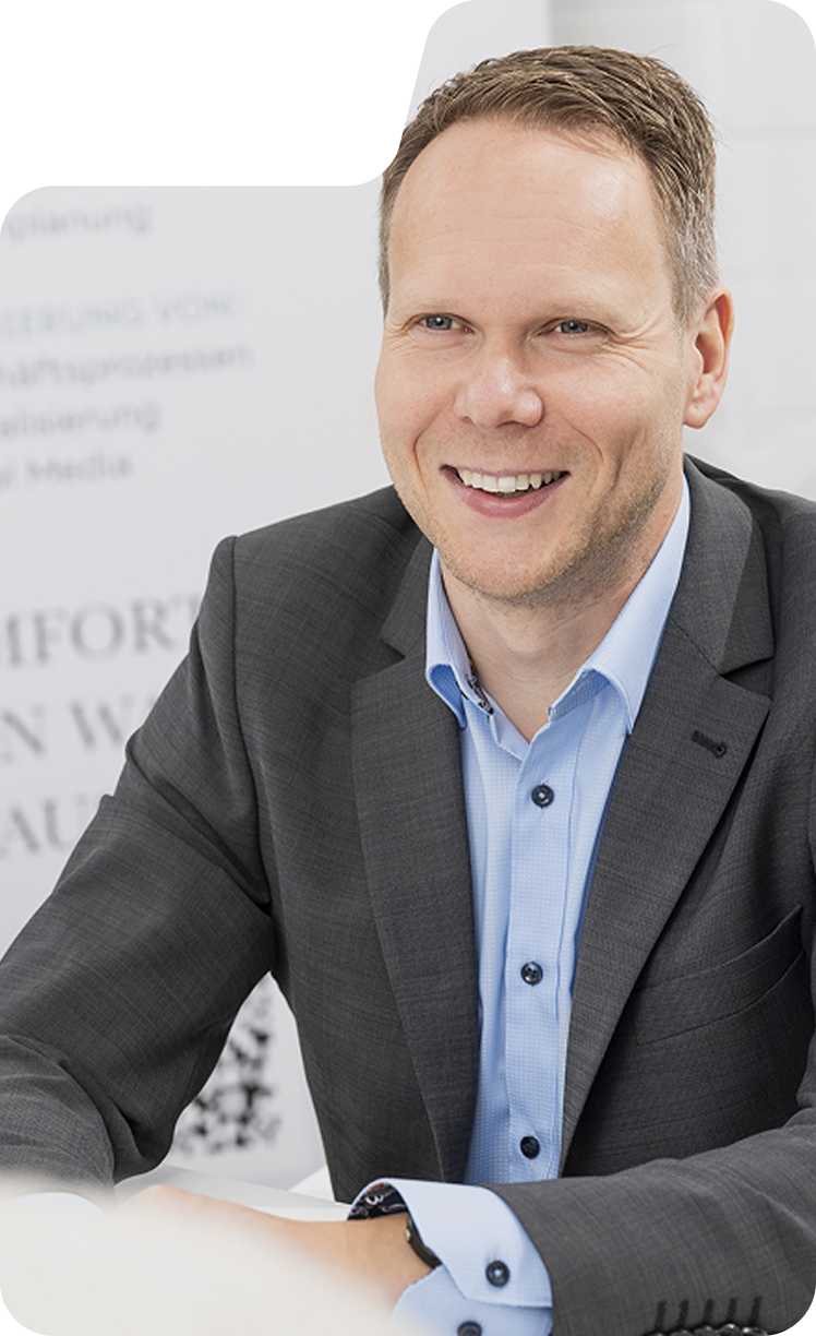 Lächelnder Teilnehmer im persönlichen AEVO-Vorbereitungsgespräch