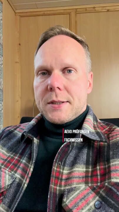 Einer der häufigsten AEVO-Fehler: Zu viel Fachwissen! 

Heute hat jemand 18 Minuten durchgezogen – statt 15.
Fachlich mega, aber der Azubi war irgendwann raus.
Und das kostet Punkte.

Mein Tipp:
👉 Teilbereich wählen
👉 Fachwissen dosieren
👉 Zeit im Blick behalten

Und noch was:
🔥 Black Friday Deal – 25 % auf den Digital Smart Kurs (24.–28.11.)

👉 https://aevo-campus.de/produkt/aevo-smart-start-vorbereitungskurs-alle-handlungsfelder-inkl-pruefungsvorbereitung/

#aevoprüfung #ausbilderwerden #ausbilderjens #fachwissen #aevocampus #blackfriday